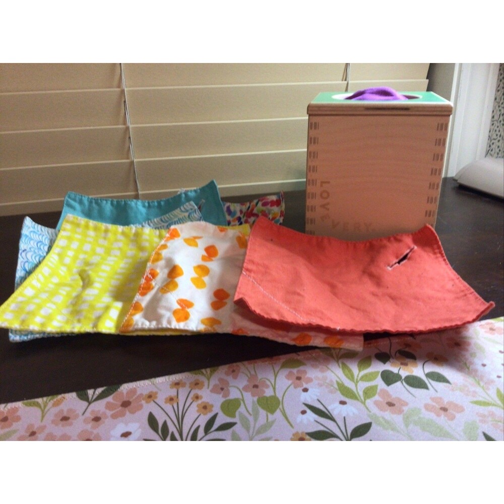 LOVEVERY | Magic Tissue Box + Cloth Tissues The Senser Play Kit Months 5-6 Baby